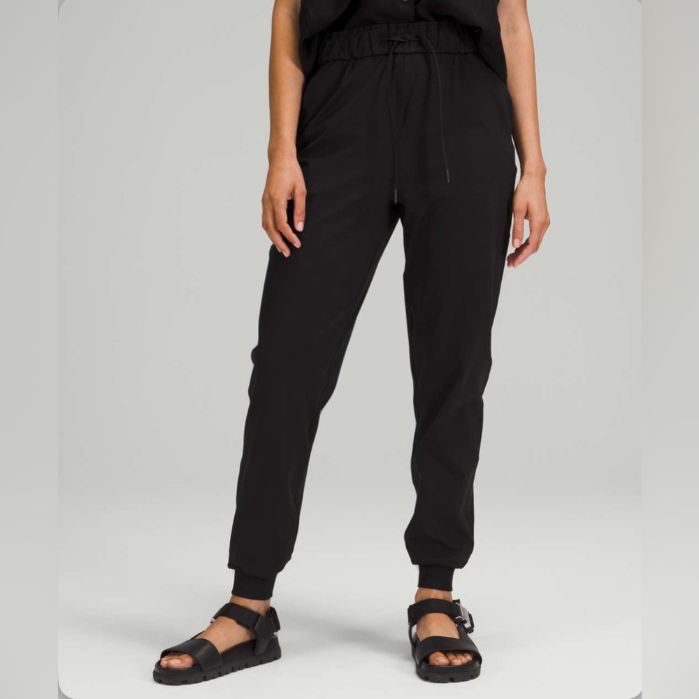 Lululemon Stretch High-Rise Jogger Size 6